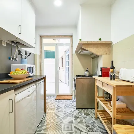 Belém Light Filled With Patio, By Timecooler Lisboa